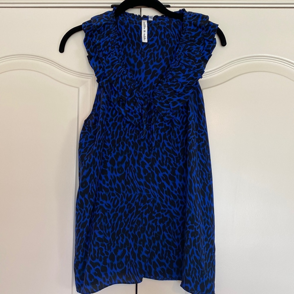 Robbi & Nikki Beautiful Top With Cheetah Print!